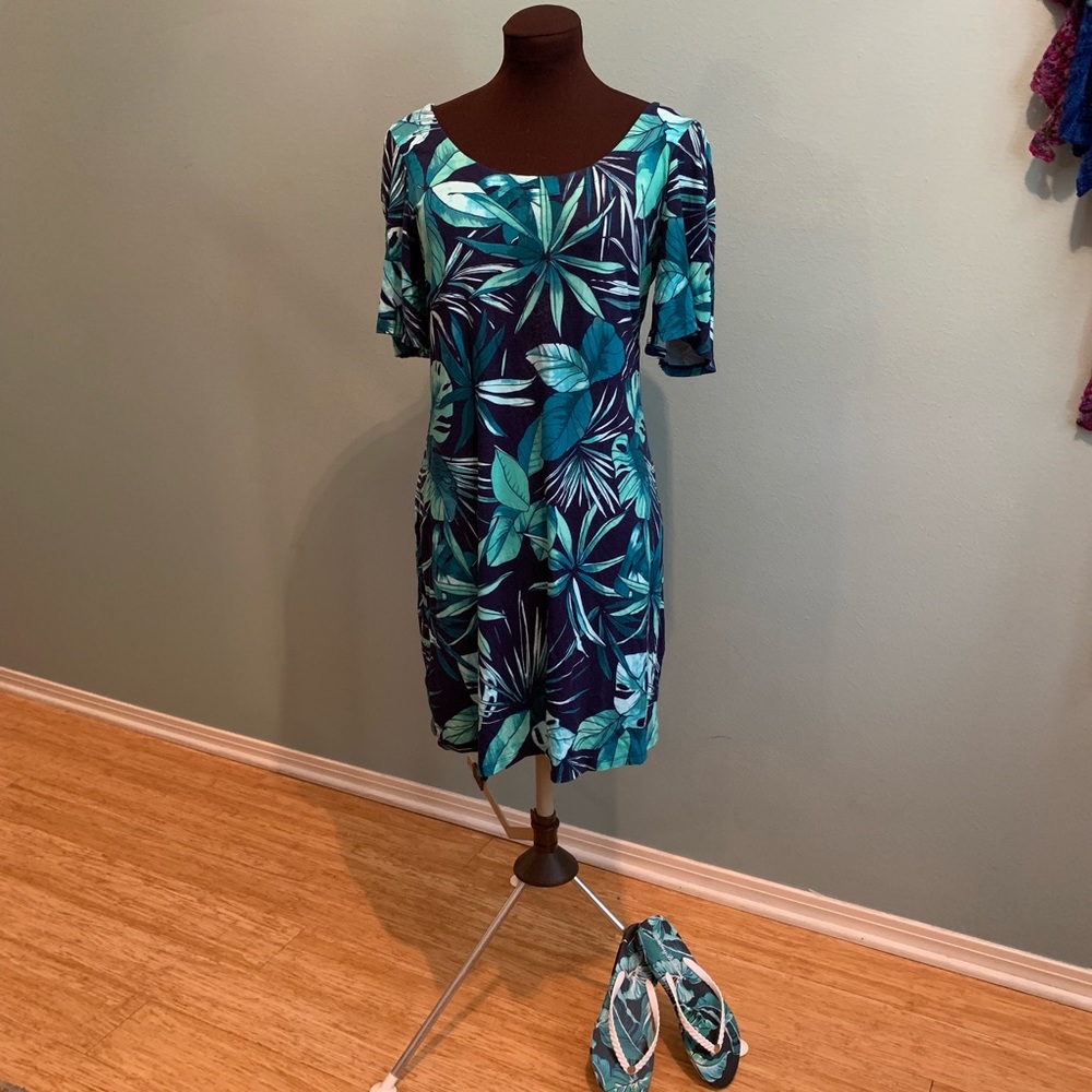 Tommy Bahama knit dress with matching flip flops!